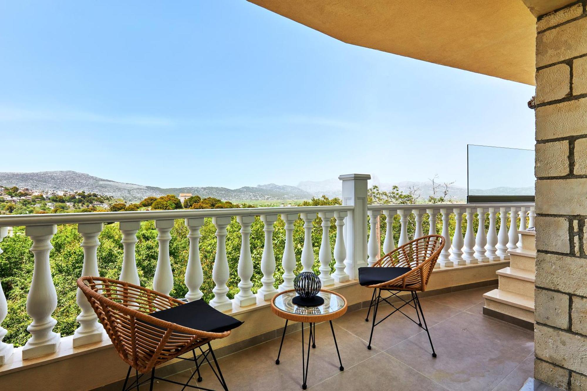 Mylostassi With Balcony Plunge Pool Villa *